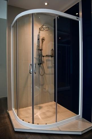 ฉากกั้นอาบน้ำ / ตู้อาบน้ำ / กระจกกั้นอาบน้ำ รุ่น Supero-Elite บานเลื่อนโค้งเข้ามุม แบบมีเฟรม กึ่งเปลือย / กระจกนิรภัยเทมเปอร์ มาตรฐานมอก. หนา 6 มม. / สามารถสั่งตัดตามหน้างาน